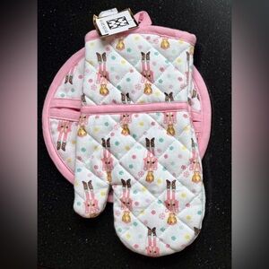NWT Mary Square Pink Nutcracker Christmas Potholder Set